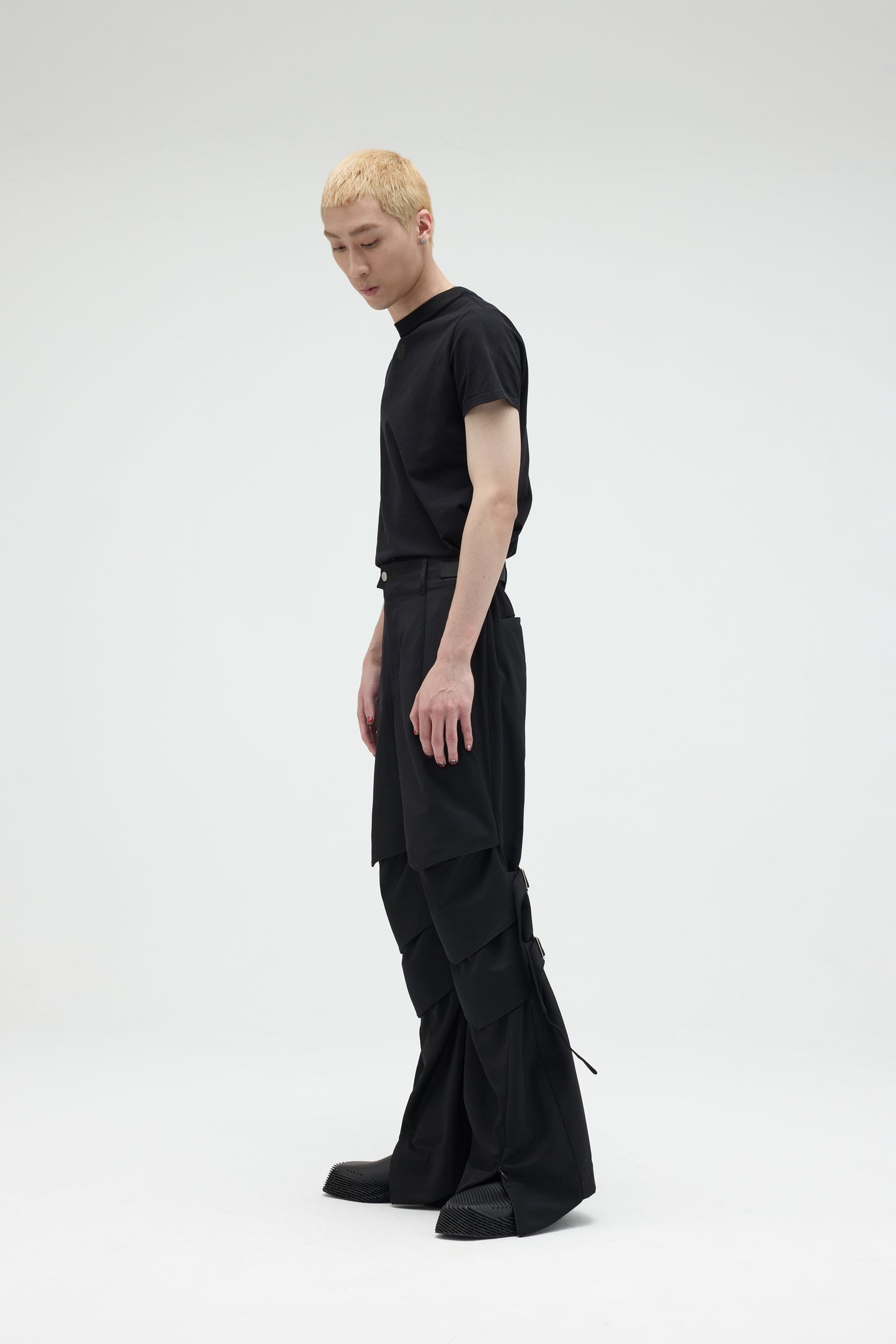 EQUALNEAR_Armor Flared Pants (Black)