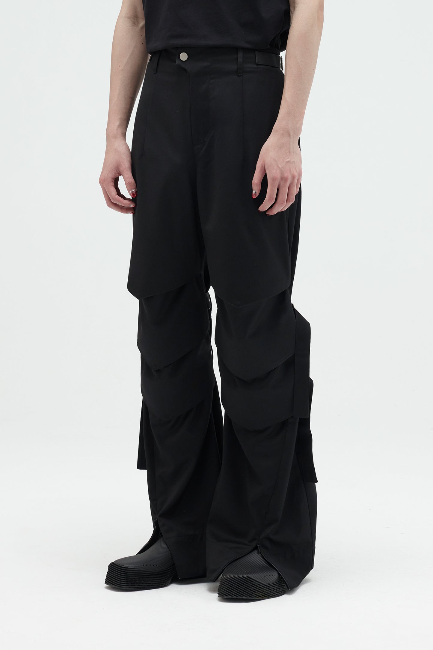 EQUALNEAR_Armor Flared Pants (Black)