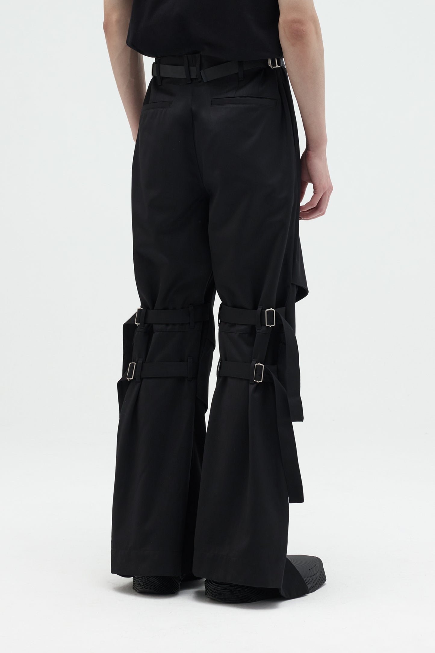 EQUALNEAR_Armor Flared Pants (Black)