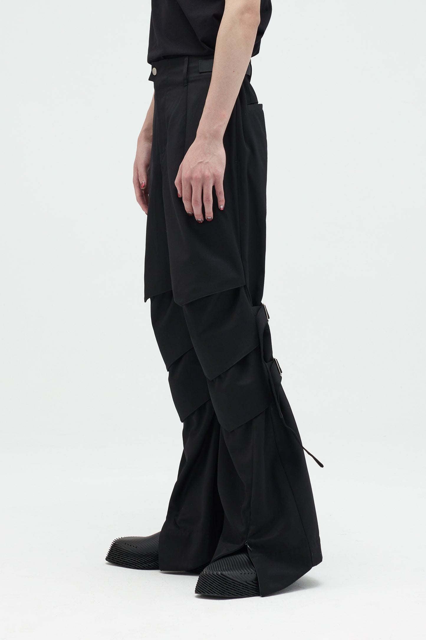 EQUALNEAR_Armor Flared Pants (Black)