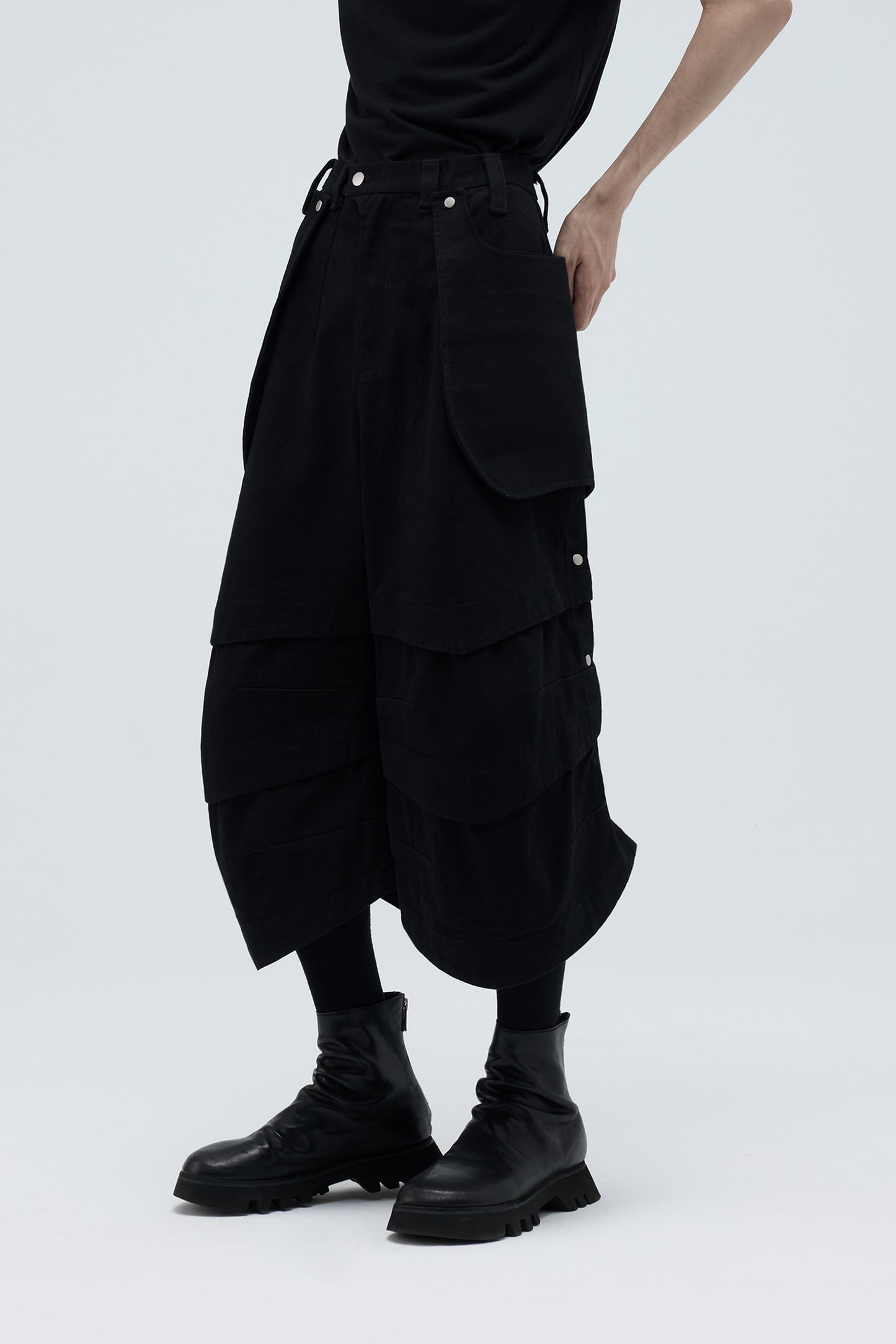 EQUALNEAR_Armor Jorts (Black)