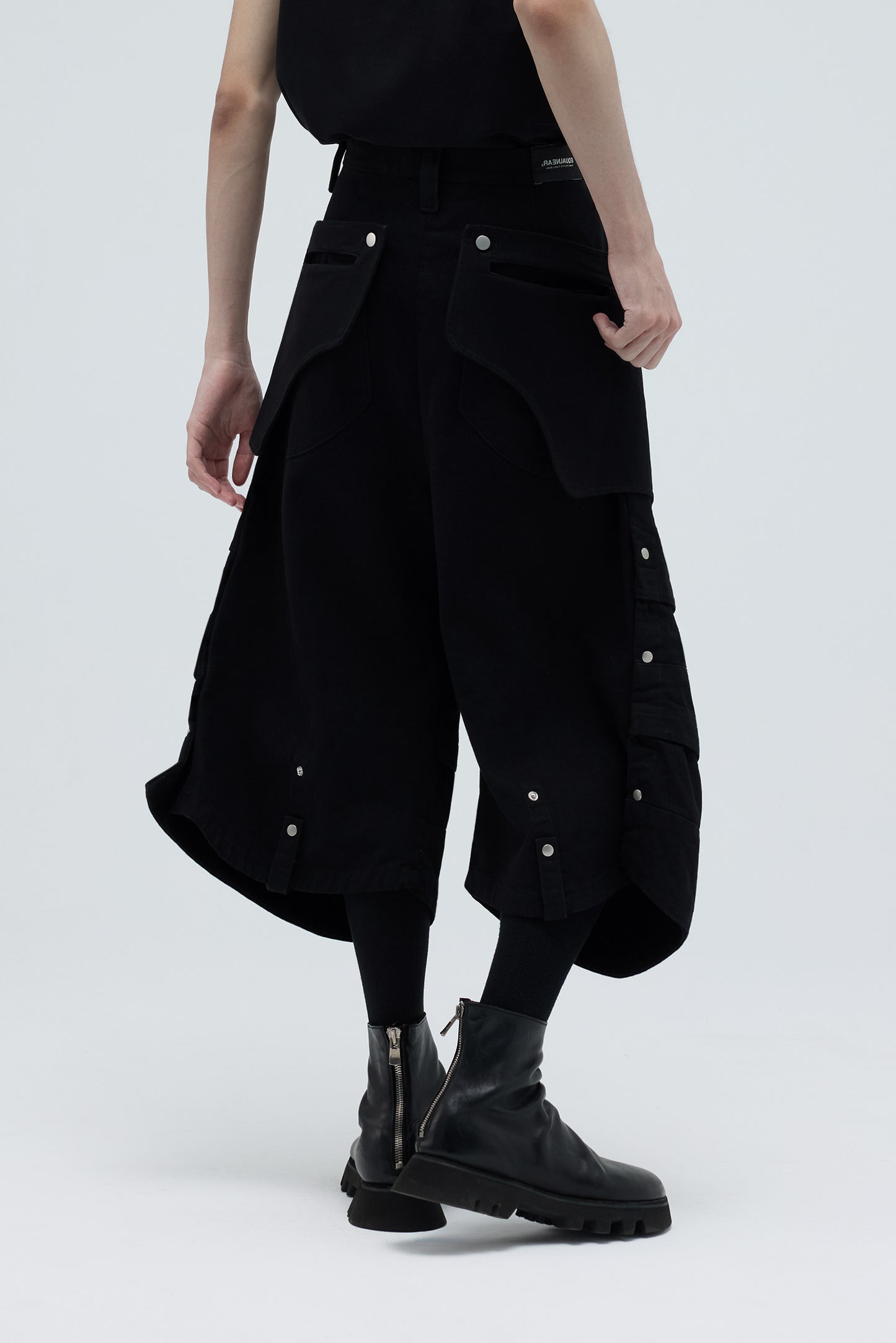 EQUALNEAR_Armor Jorts (Black)