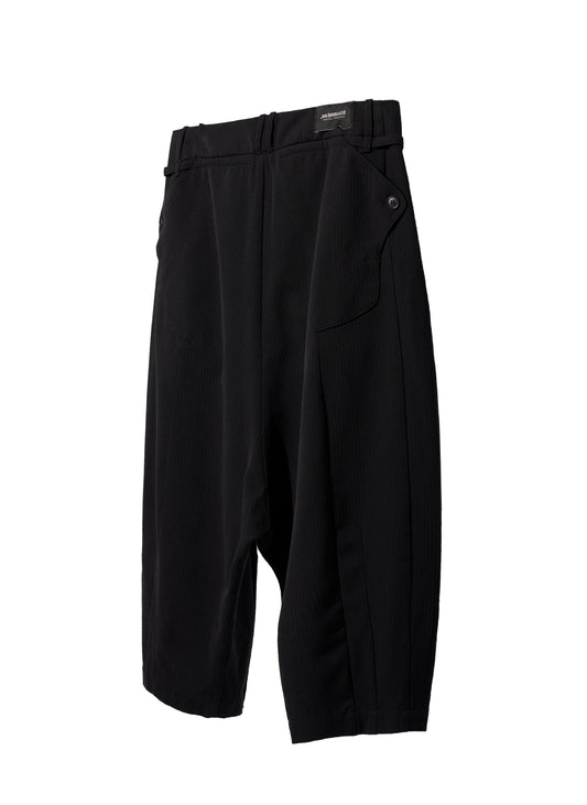 EQUALNEAR_Pilgrim Cropped Shorts (Black)
