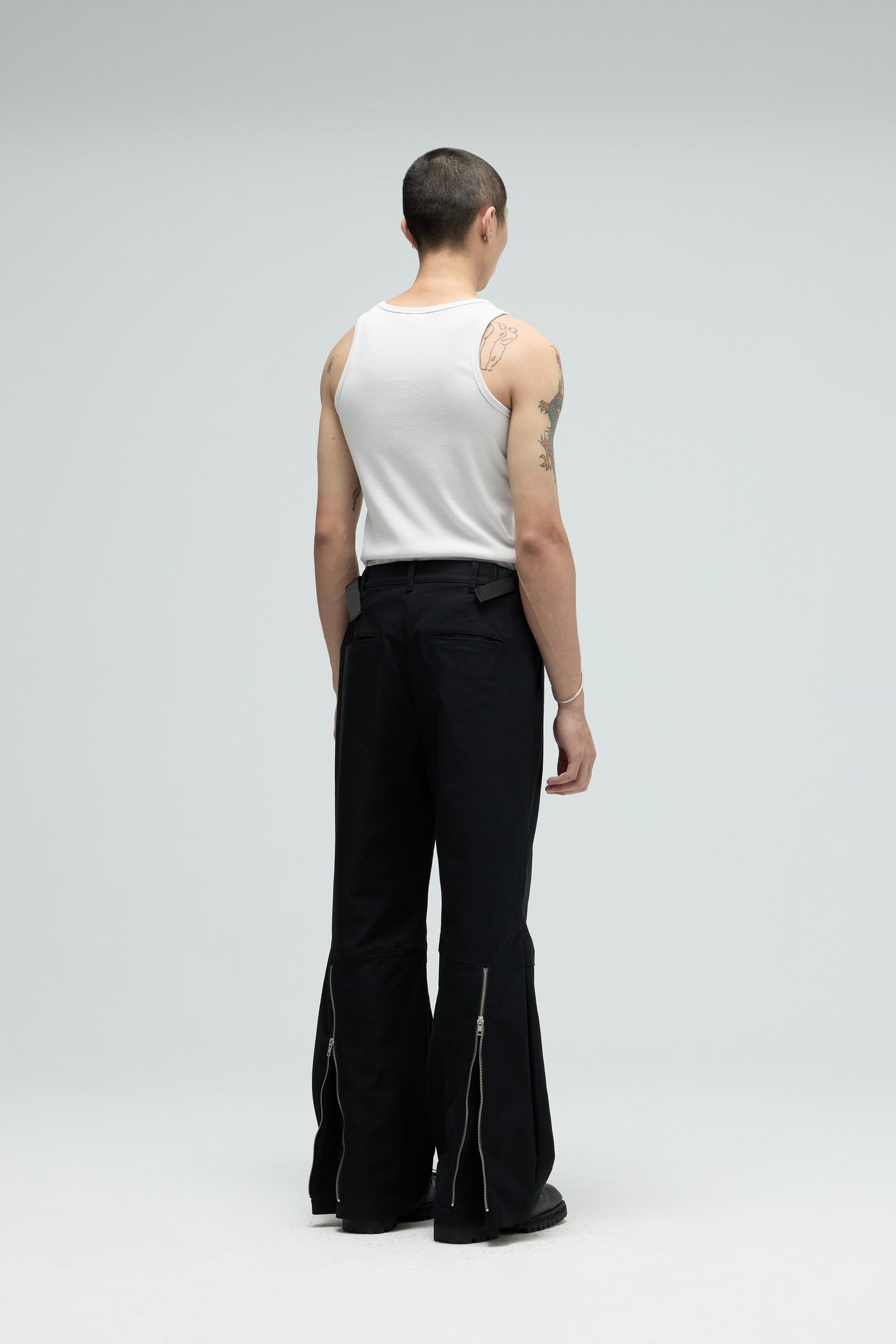 EQUALNEAR_Boxer Flared Pants (Black)