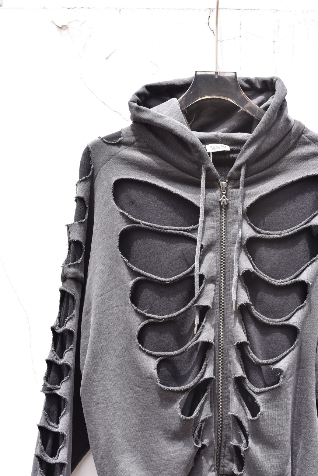 AVAVAV_OS SHOULDERLESS HOODIE CUT-OUT (Black)