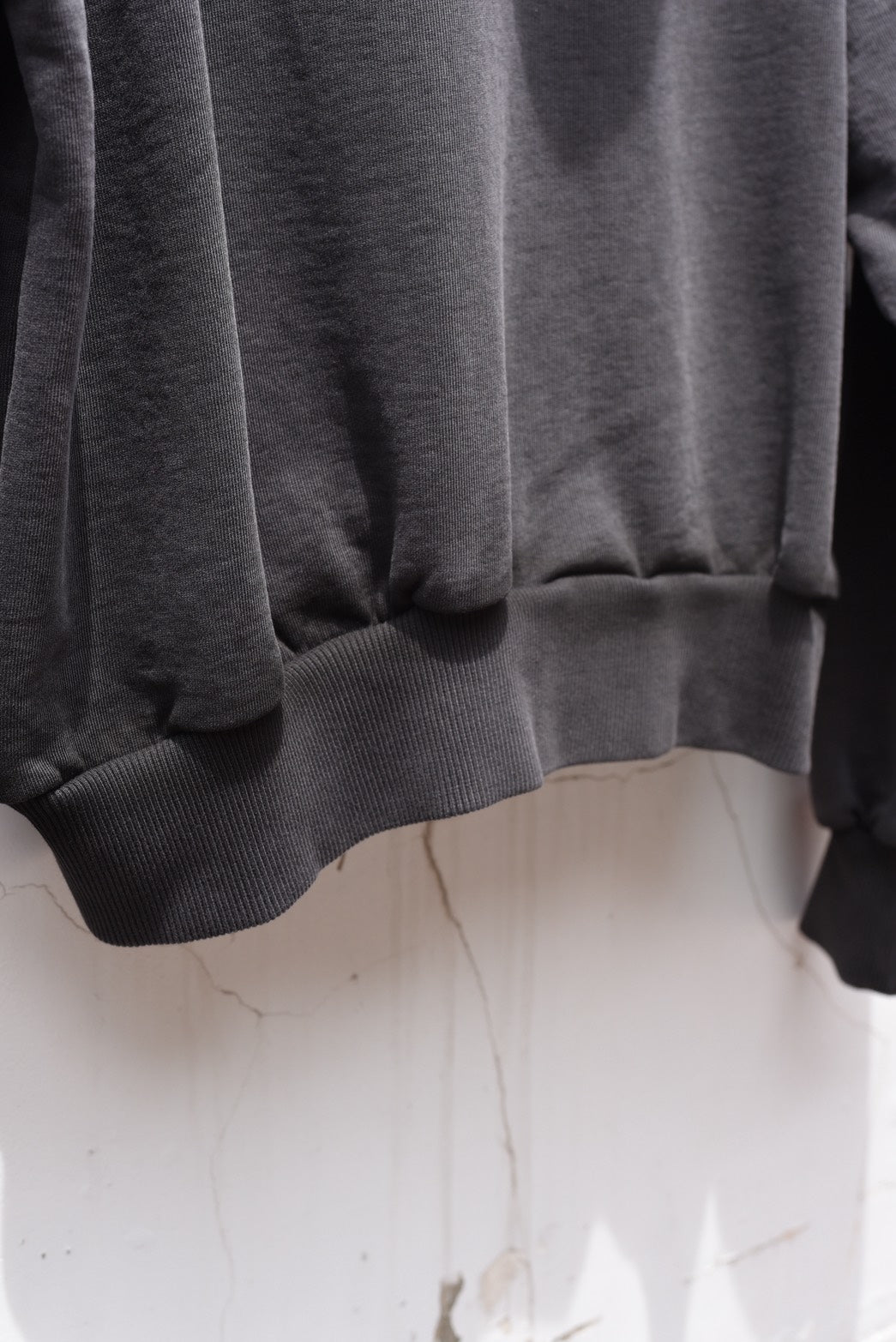 AVAVAV_OS SHOULDERLESS HOODIE CUT-OUT (Black)