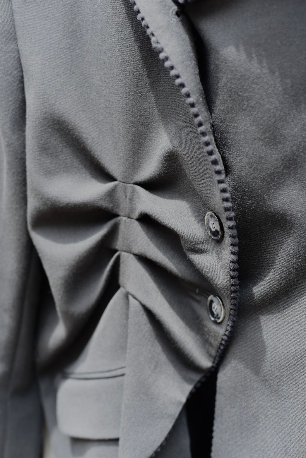 AVAVAV_AVAVAV PLEATED BLAZER (Black)