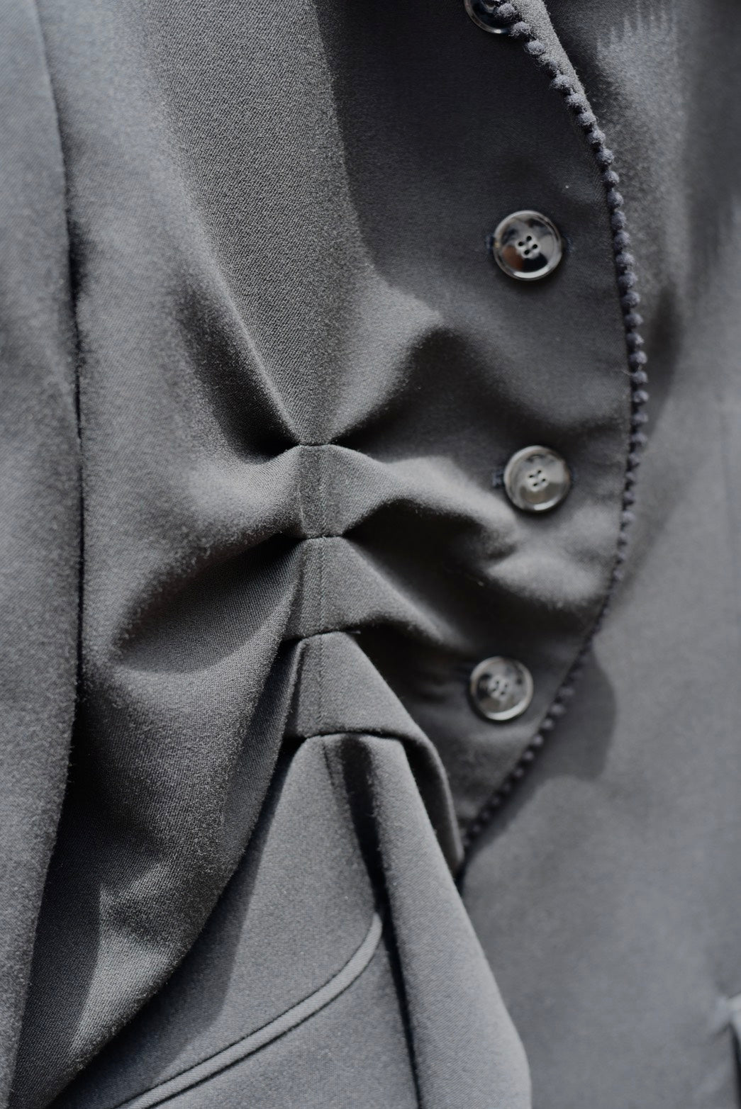 AVAVAV_AVAVAV PLEATED BLAZER (Black)