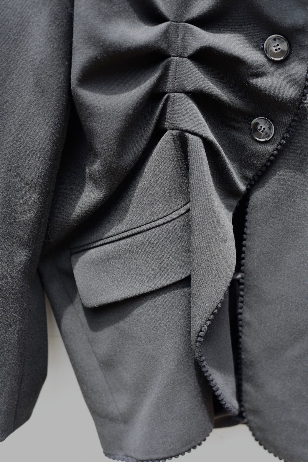 AVAVAV_AVAVAV PLEATED BLAZER (Black)