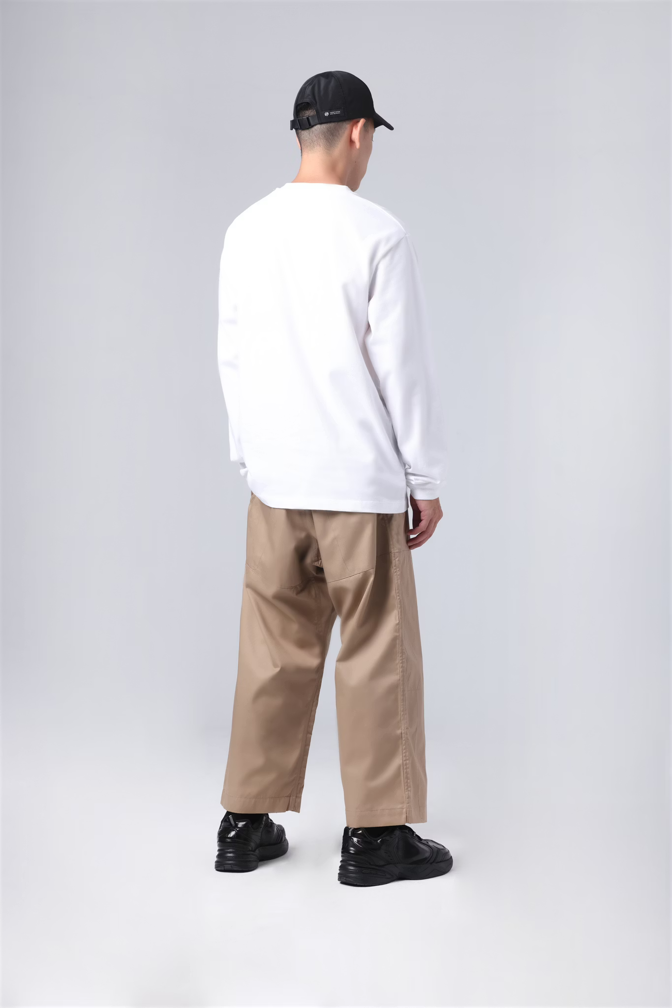 LOOSEJOINTS_CARLOS NUÑEZ - 'How do you feel.' L/S TEE (White)