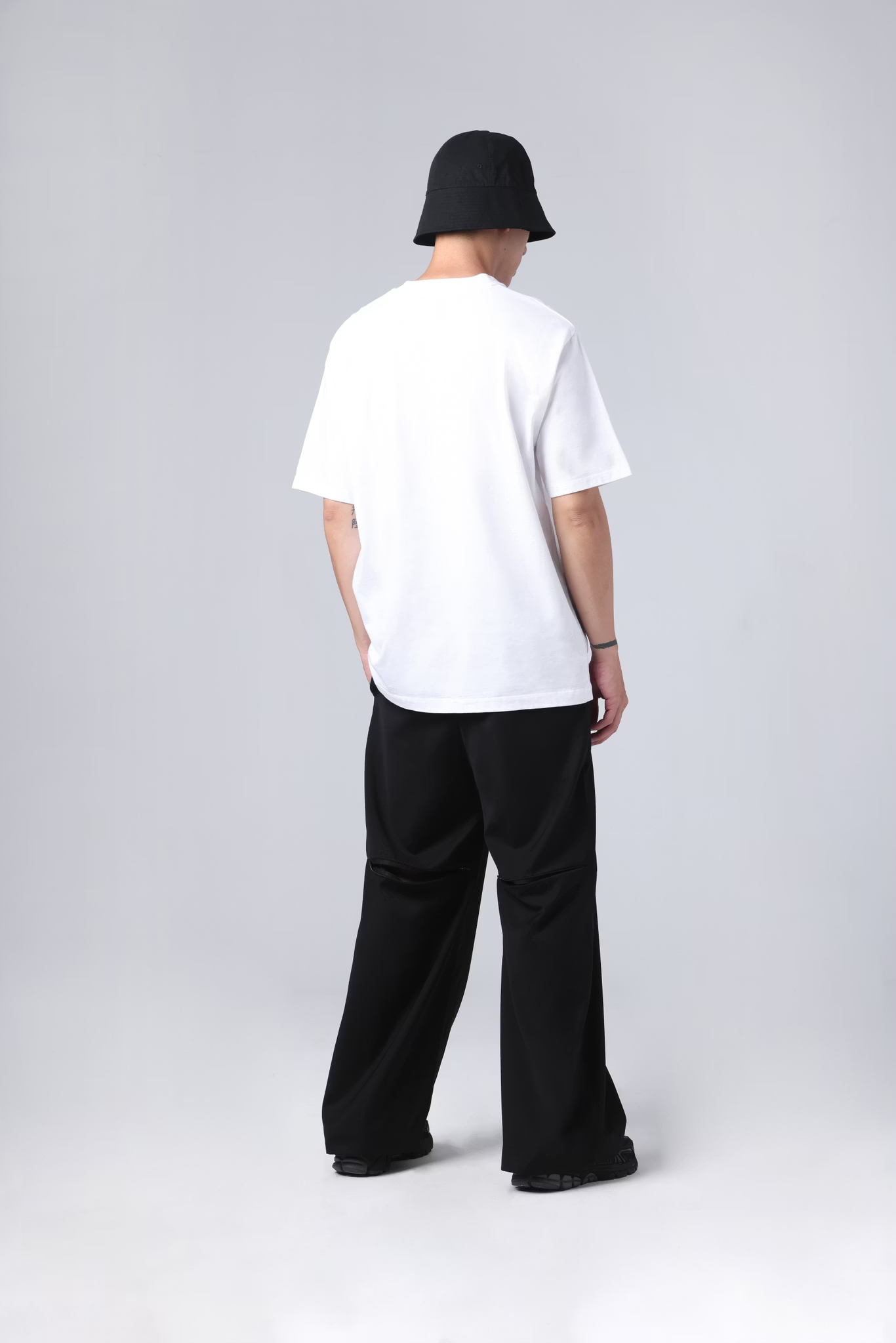 LOOSEJOINTS_VERNON O’MEALLY - '30 SECONDS OVER WONDERLAND' S/S TEE (White)
