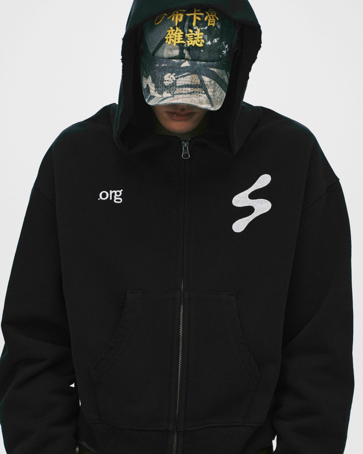 SABUKARU_sabukaru Cropped Zip Hoodie (Black)