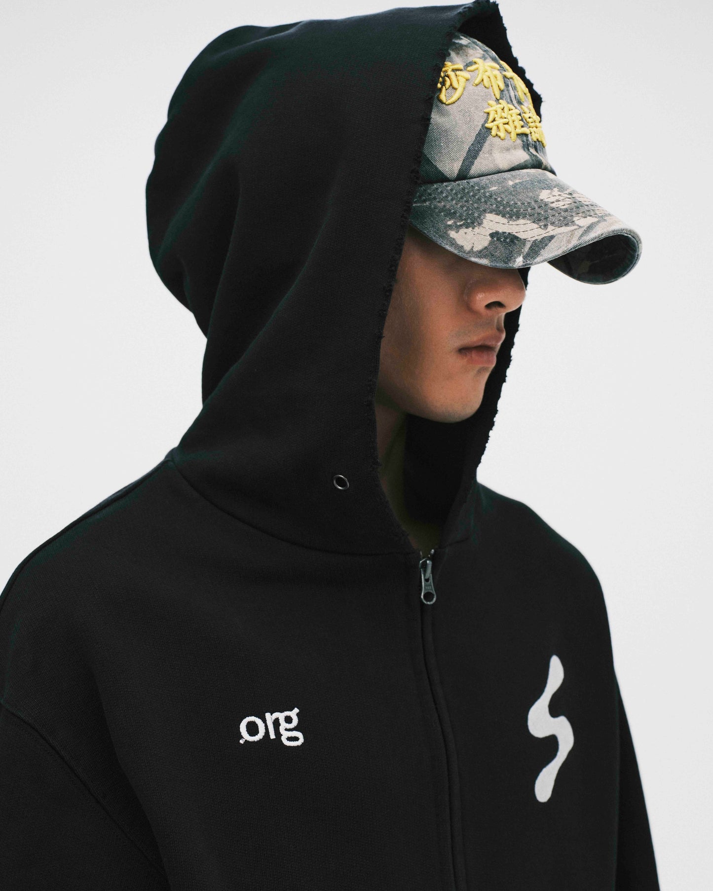 SABUKARU_sabukaru Cropped Zip Hoodie (Black)