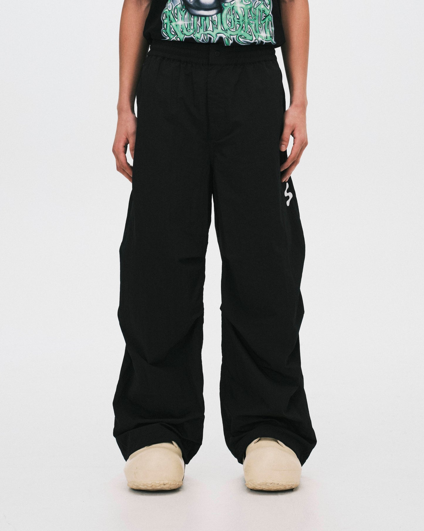SABUKARU_sabukaru Citizen Track Pants (Black)