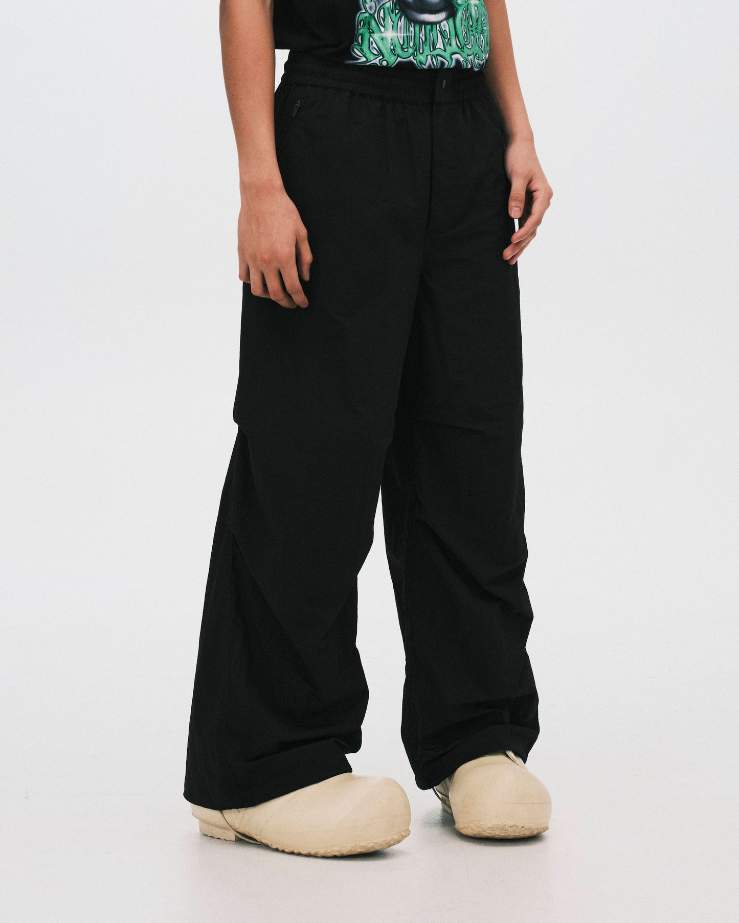 SABUKARU_sabukaru Citizen Track Pants (Black)
