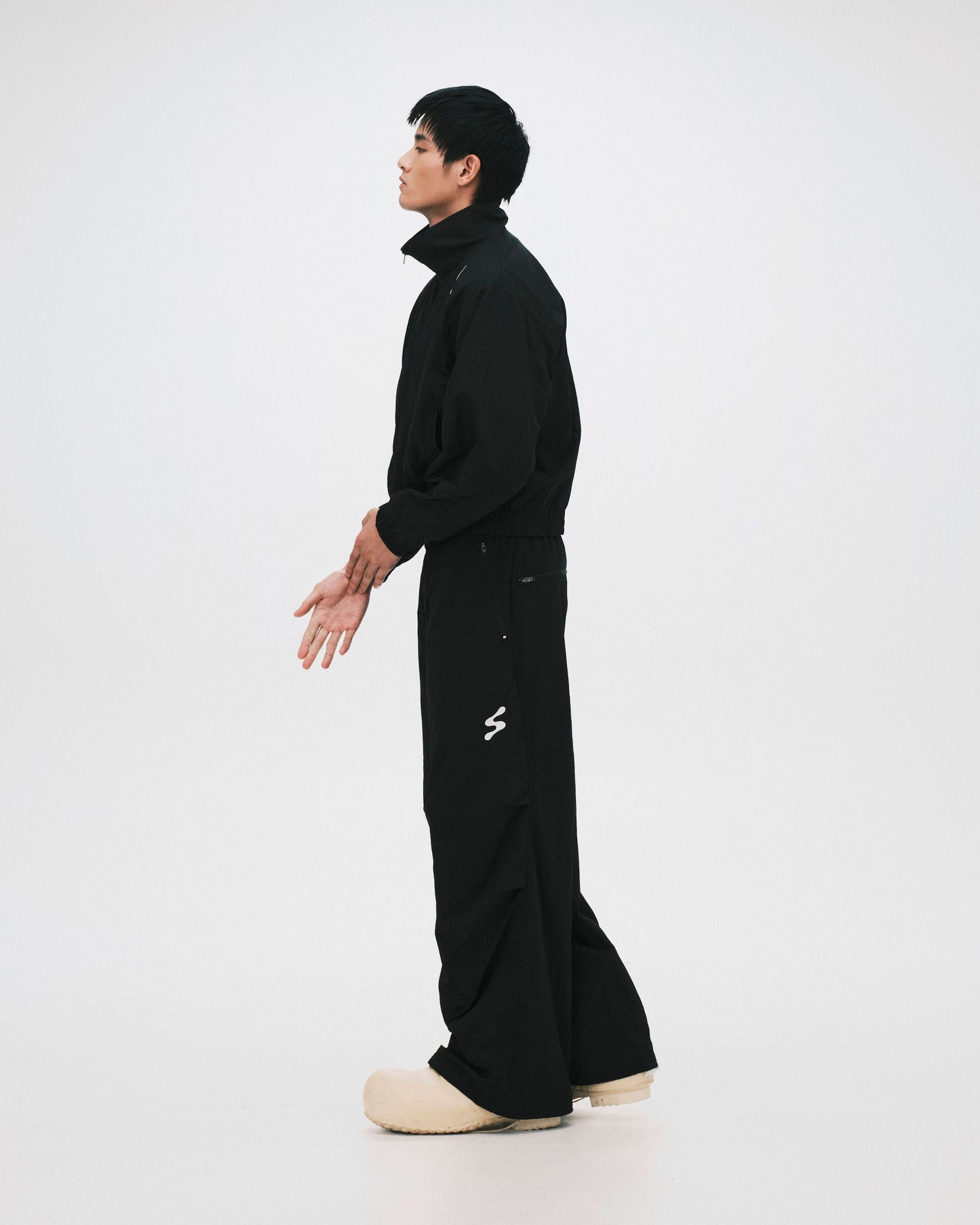 SABUKARU_sabukaru Citizen Track Pants (Black)